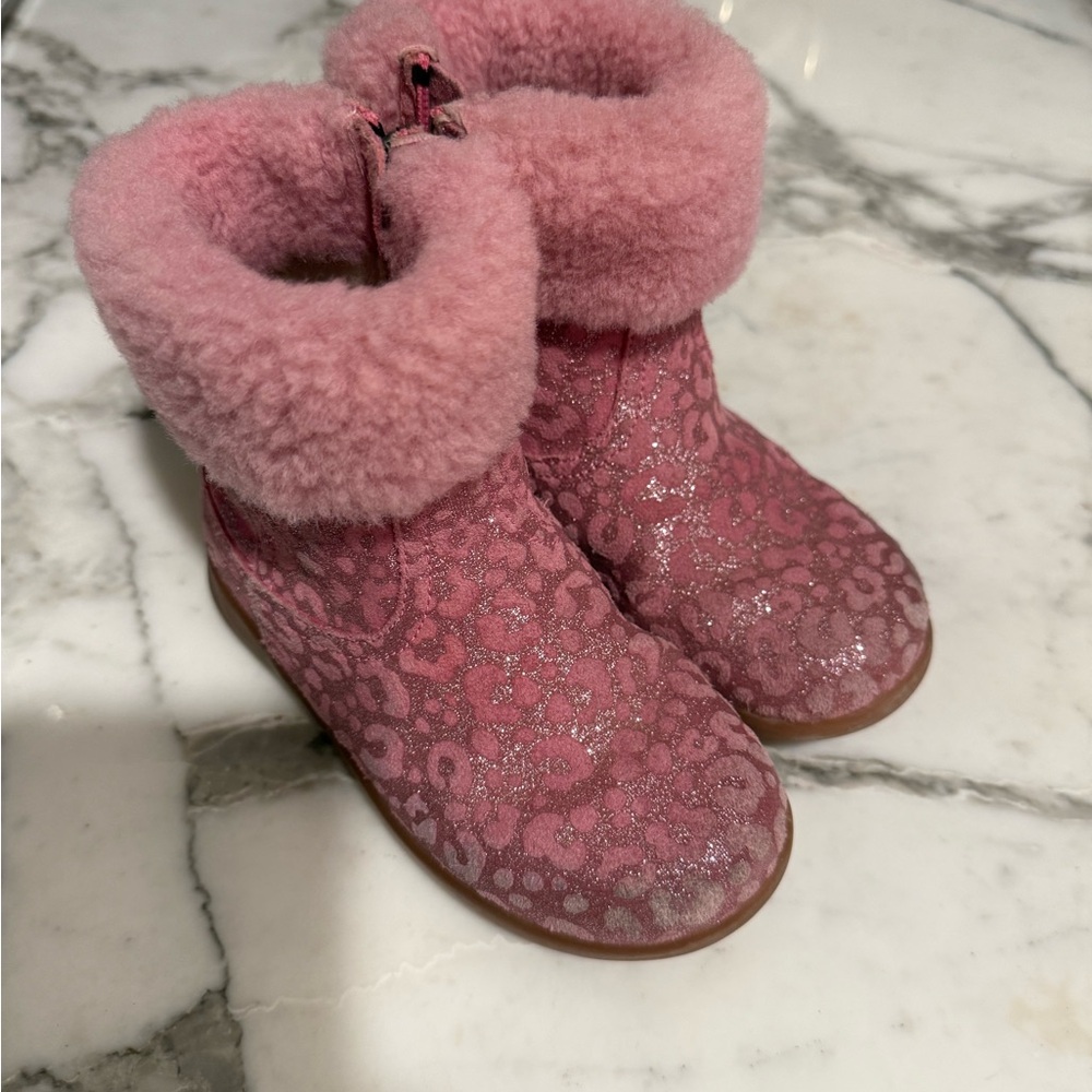 $27 ADD ON UGG Short‎ Sheepskin Boots Size 9c c9